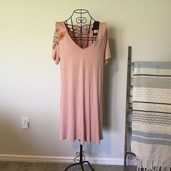 Very J Pink Embroidered Shift Dress NWT - Picture 1 of 7
